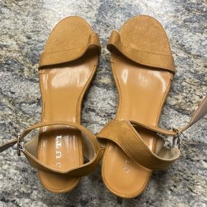 Woman’s tan wedged heel sandals 43 NWOT